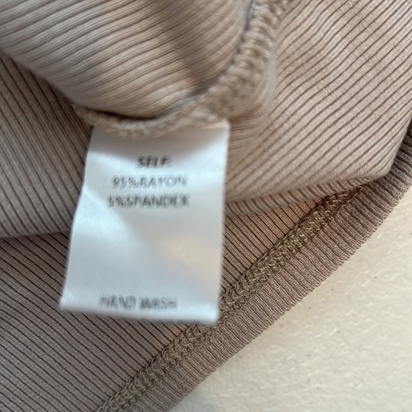 Easel Taupe Lace Accent V Neck Ribbed Tank Size Small NWT - Picture 7 of 9